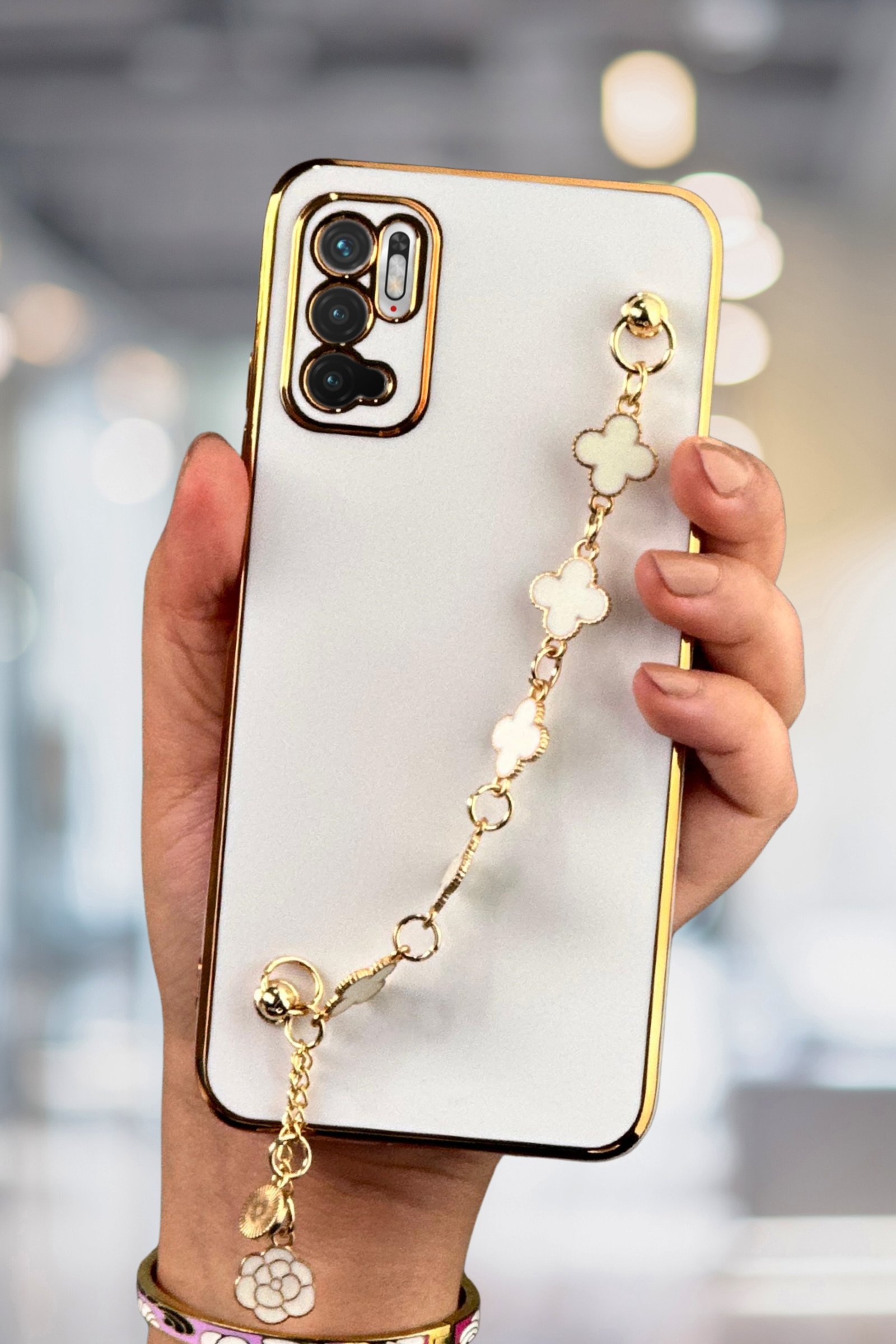 Redmi Note 10 5G Kılıf Lüks Yonca Zincir Askılı Gold Çerçeveli Elçek Kadın Telefon Kapak
