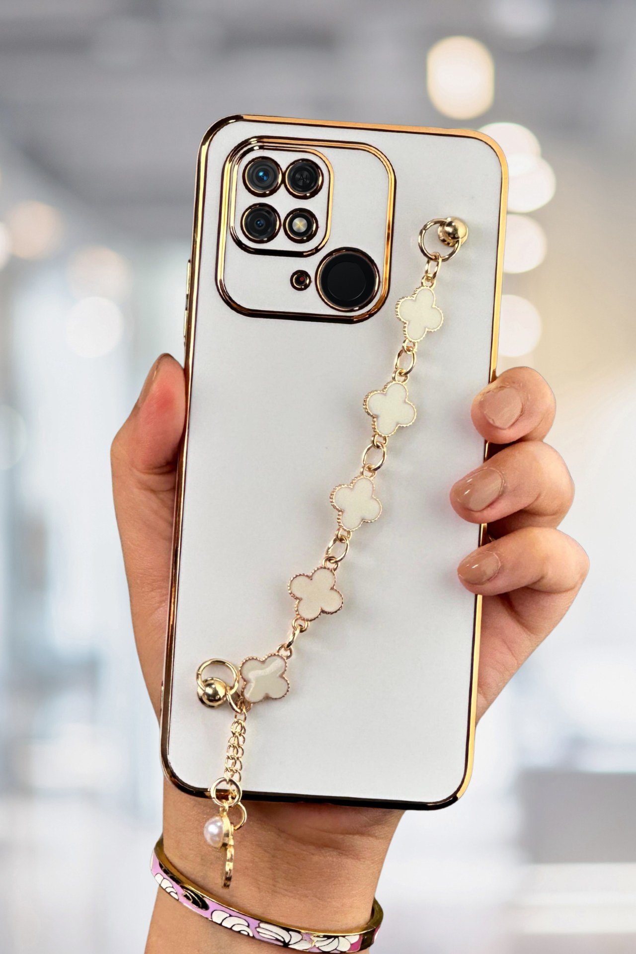 Redmi 10C Kılıf Lüks Yonca Zincir Askılı Gold Çerçeveli Elçek Kadın Telefon Kapak