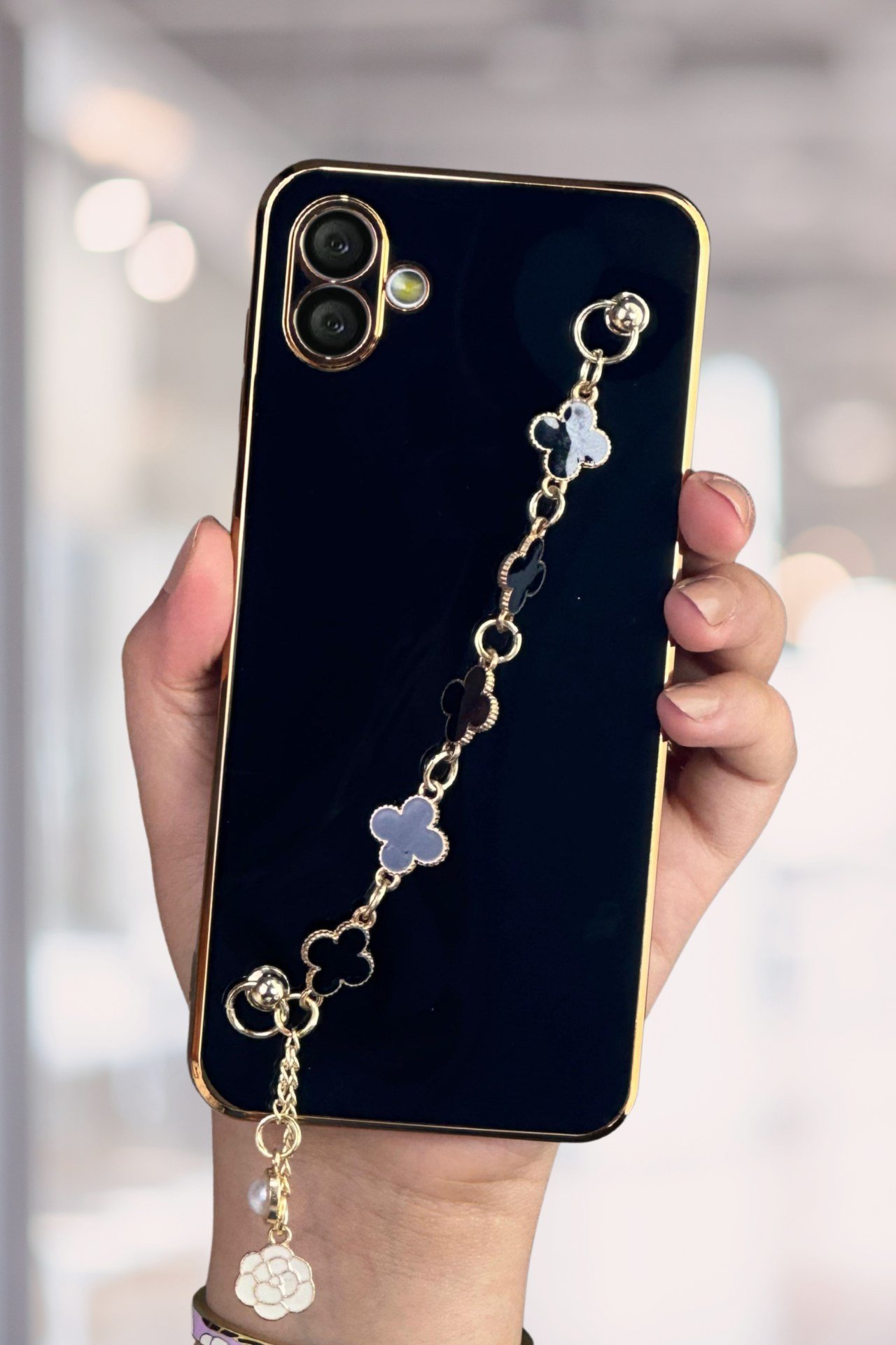 Samsung A04 Kılıf Lüks Yonca Zincir Askılı Gold Çerçeveli Elçek Kadın Telefon Kapak